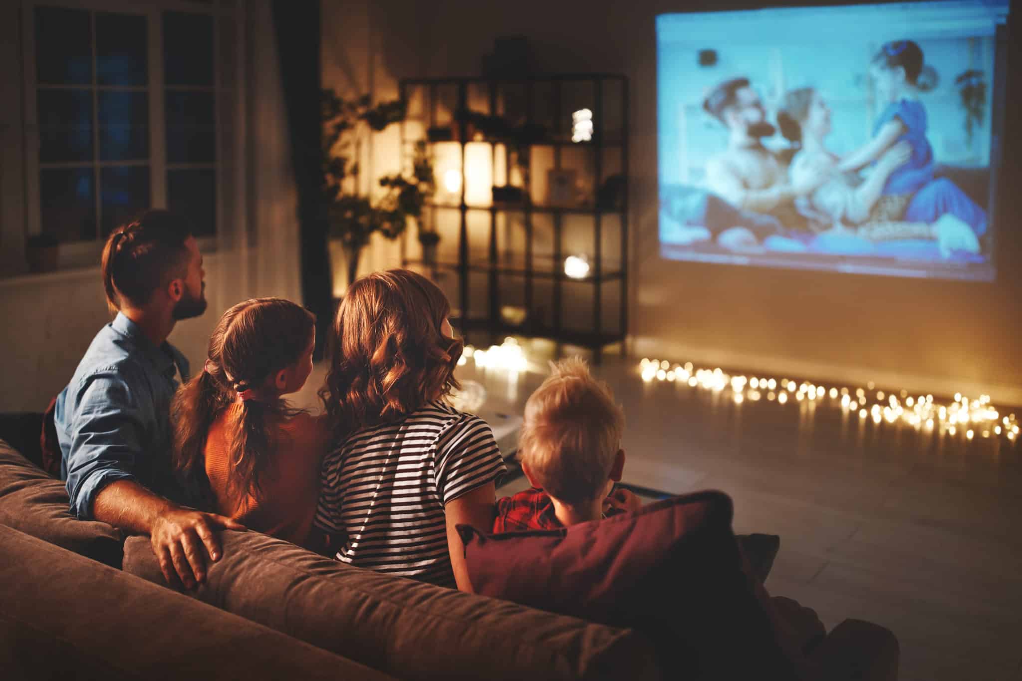 Indoor Projector Screens to Build a Home Theater